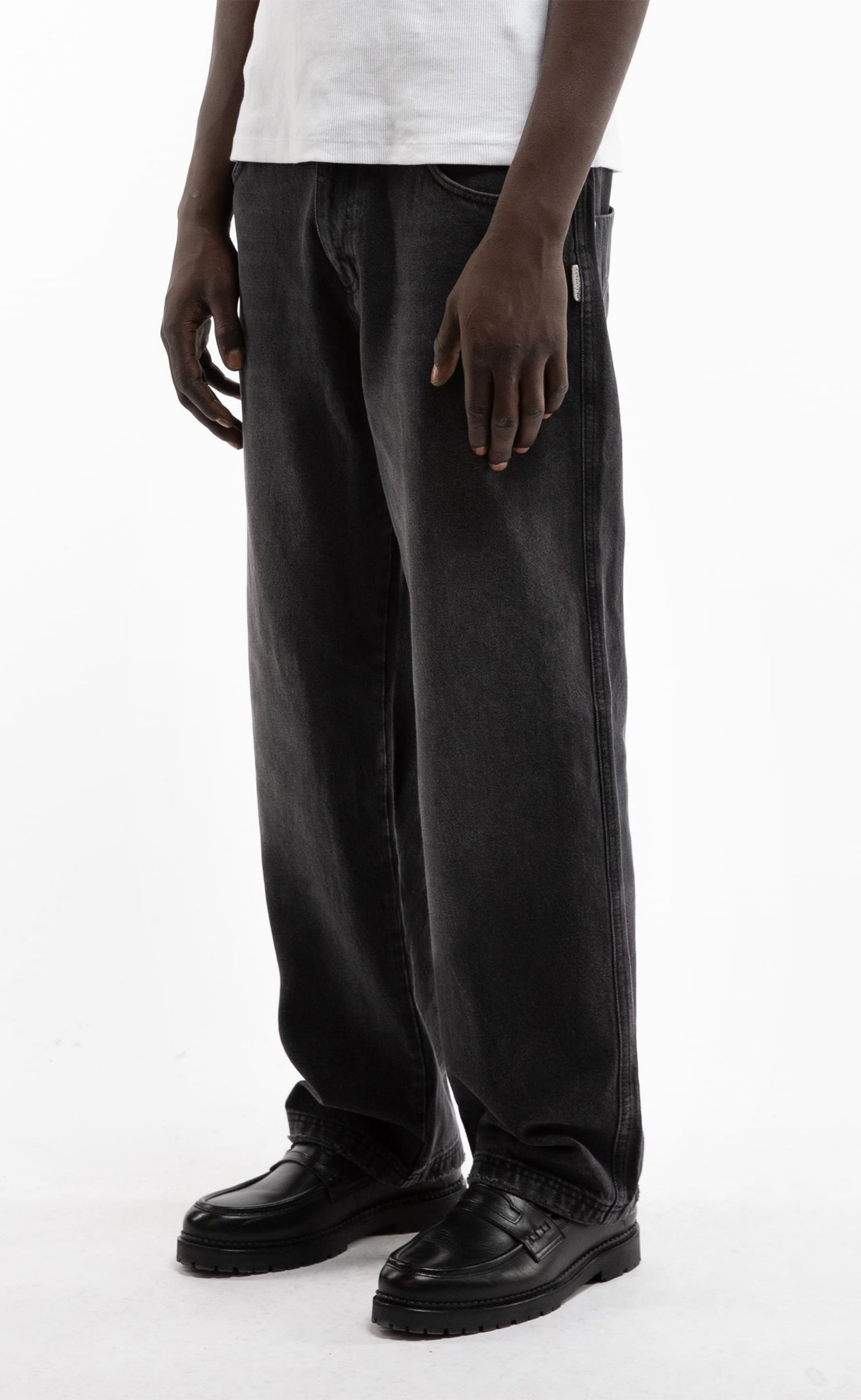 ESSENTIAL STRAIGHT WASHED BLACK JEANS