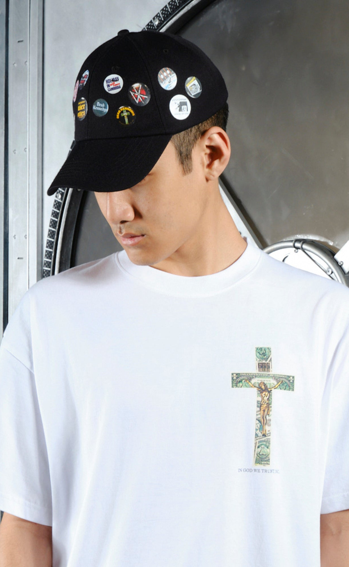 BUTTONS BLACK CAP