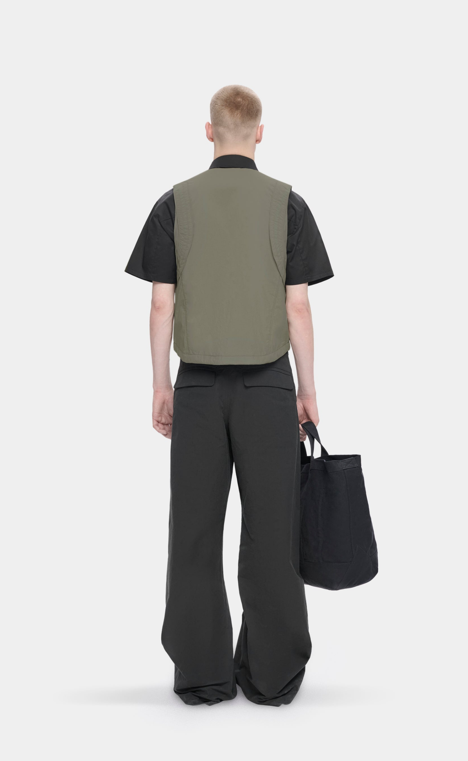 HELIOT MOTILITY LIGHT DUSTY GREEN VEST