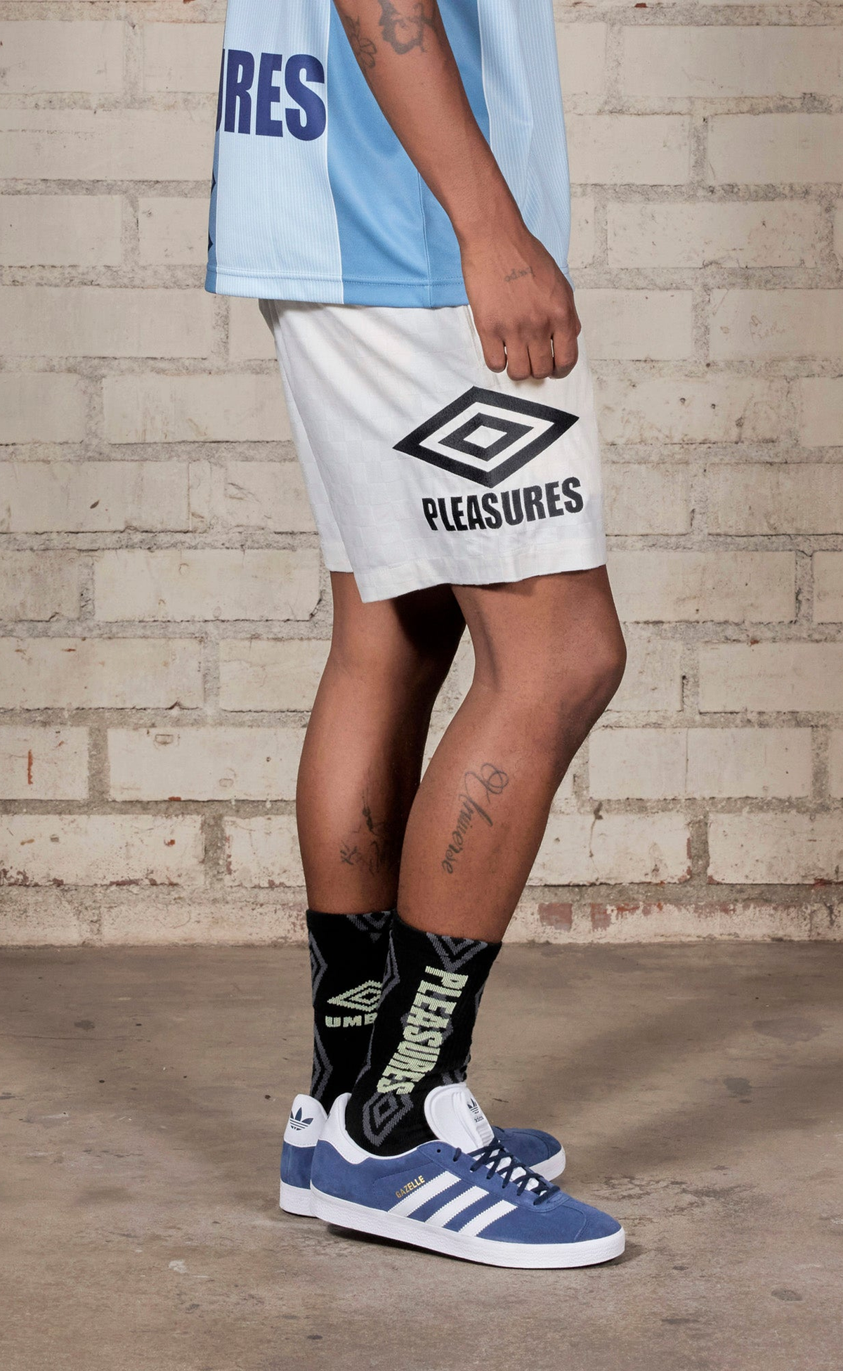 CLASSIC CREAM SHORTS