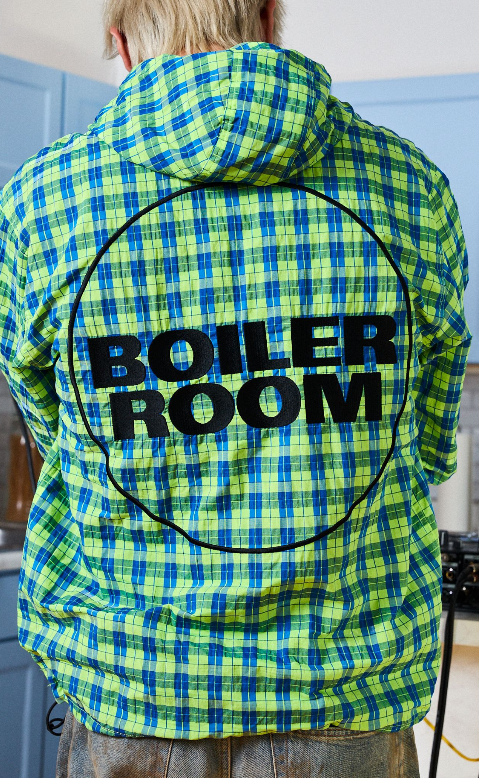 PRACTICE HOODED NEON JACKET