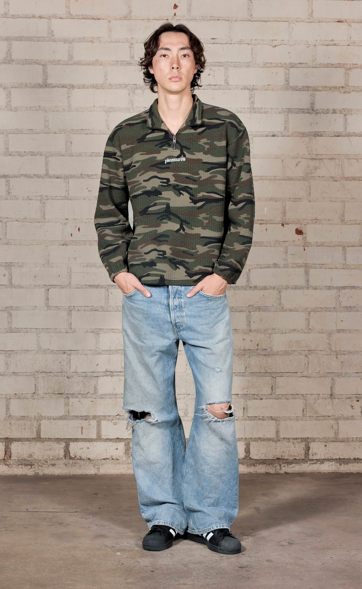 TEXTURED CAMO QUARTER ZIP CAMO SWEATER