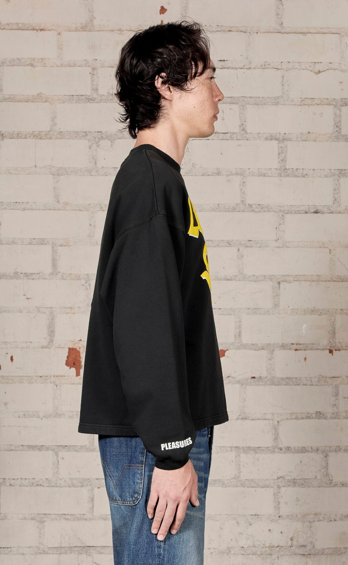 SPIT BLACK CREWNECK
