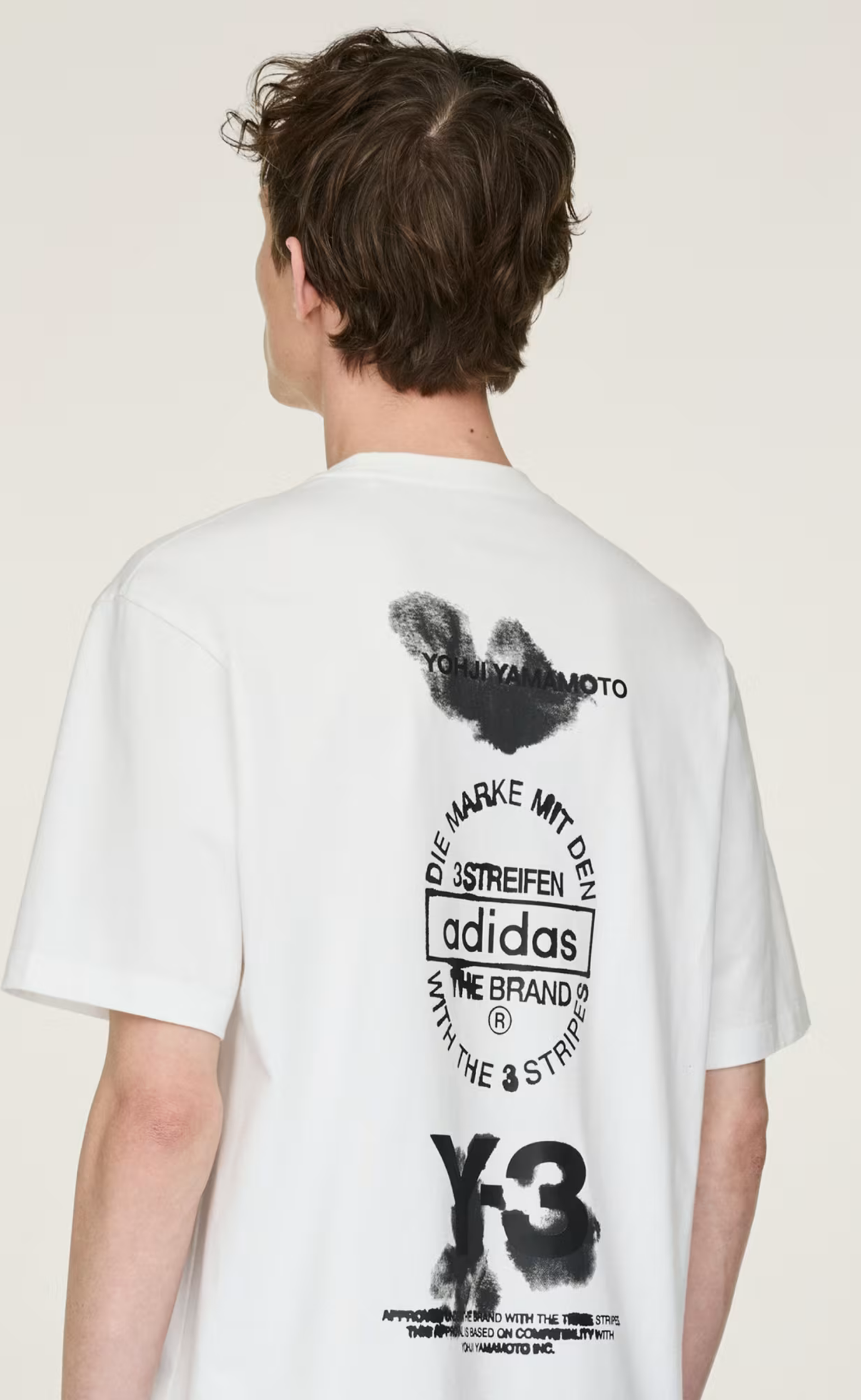 GRAPHIC WHITE T-SHIRT