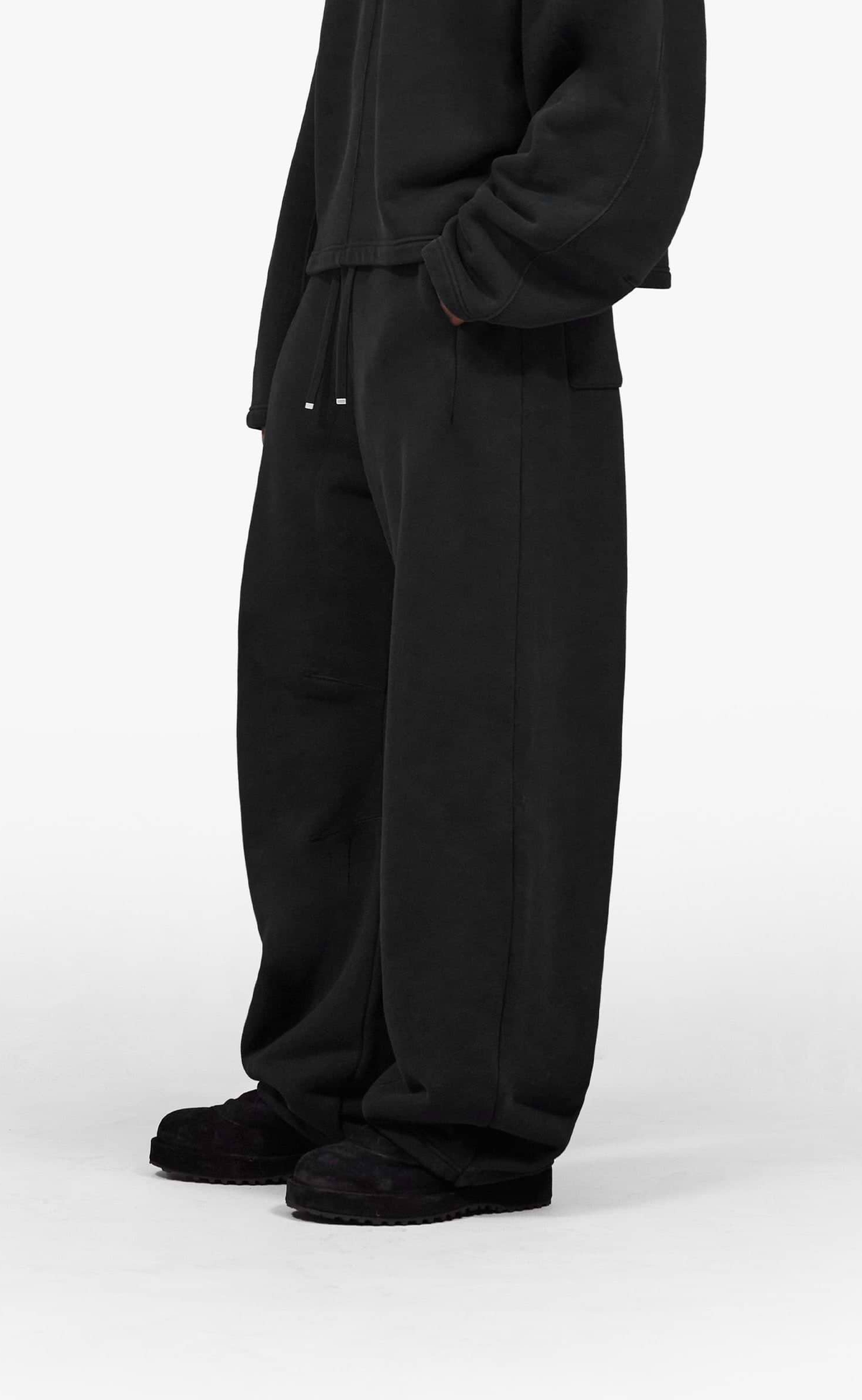HEAVYWEIGHT BLACK SWEATPANTS