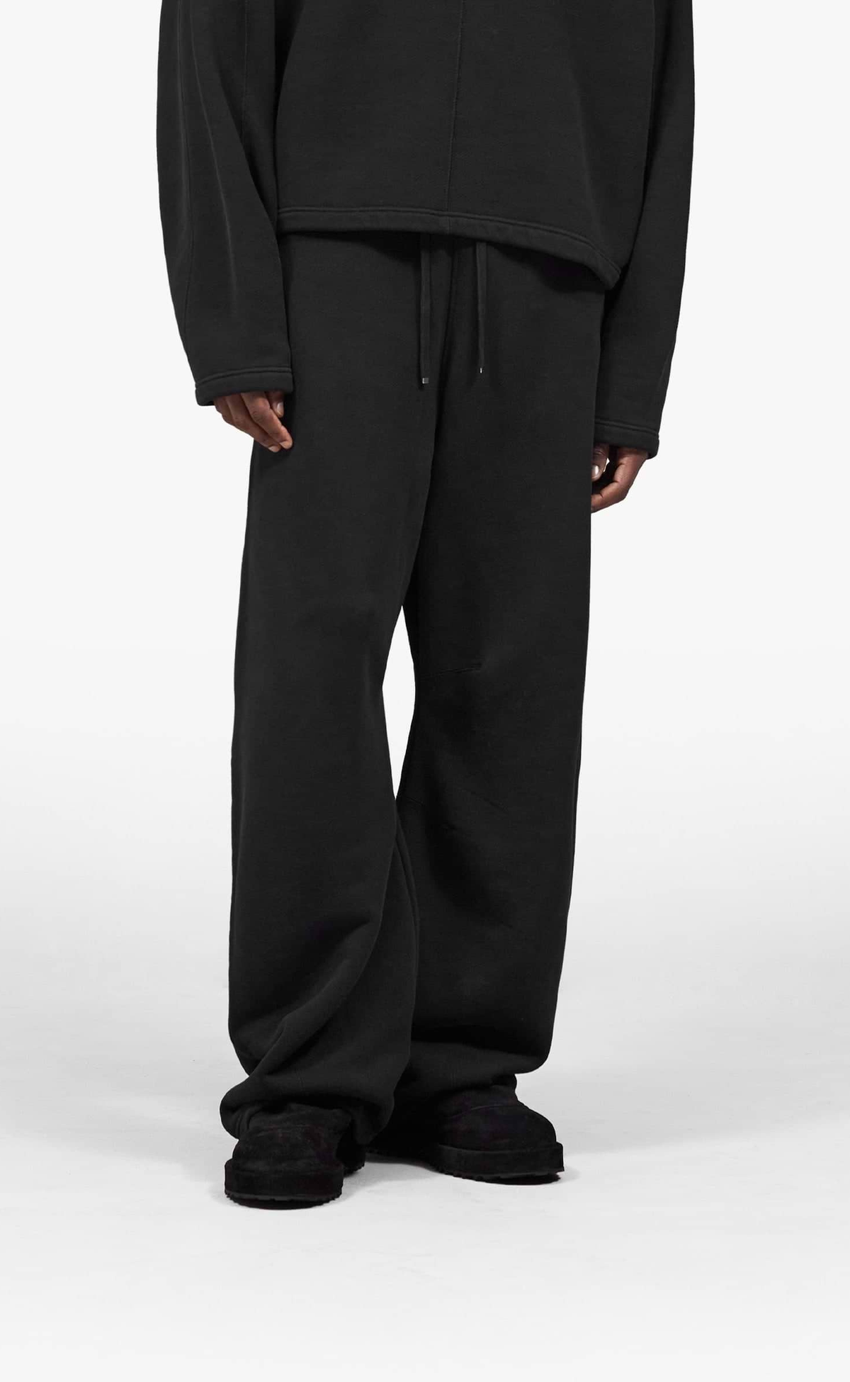HEAVYWEIGHT BLACK SWEATPANTS