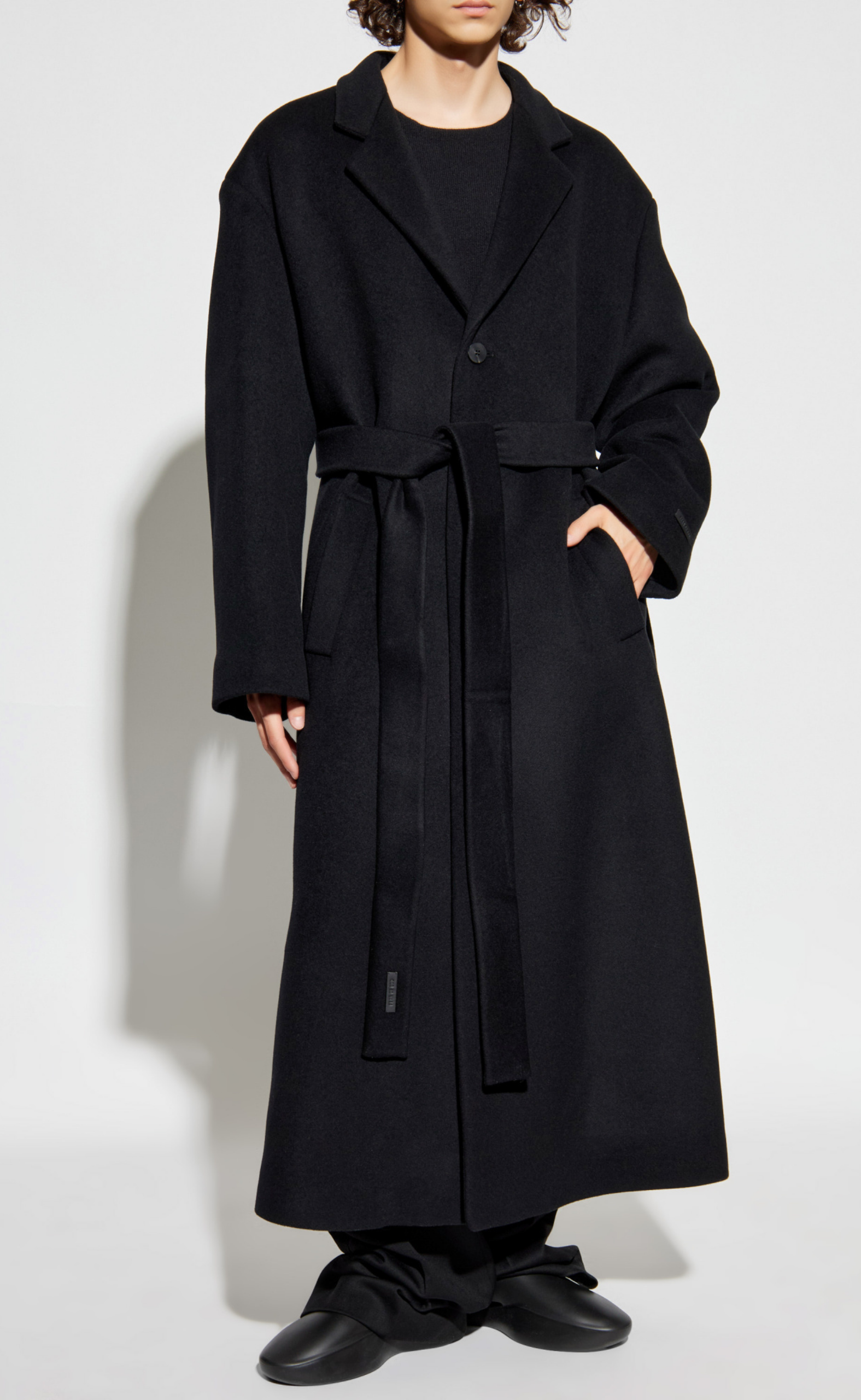 RELAXED BLACK COAT