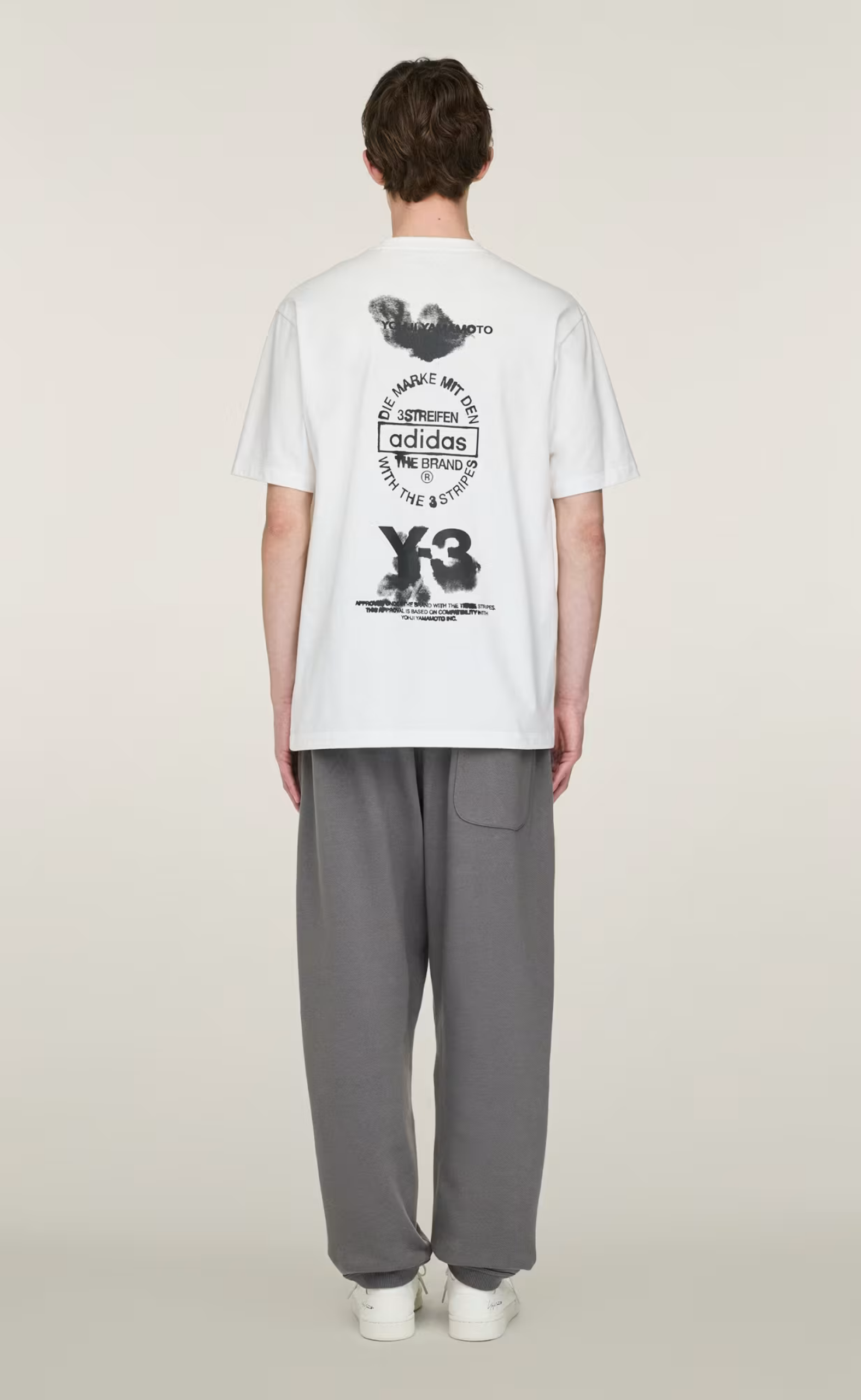 GRAPHIC WHITE T-SHIRT